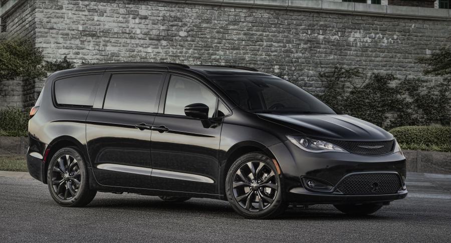  Chrysler Pacifica Limited S Appearance Package (RU) 2017 года  (фото 4 из 40)
